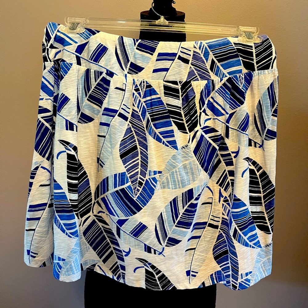 Tommy Bahama Size Medium Skirt in Shades of Blue and Black